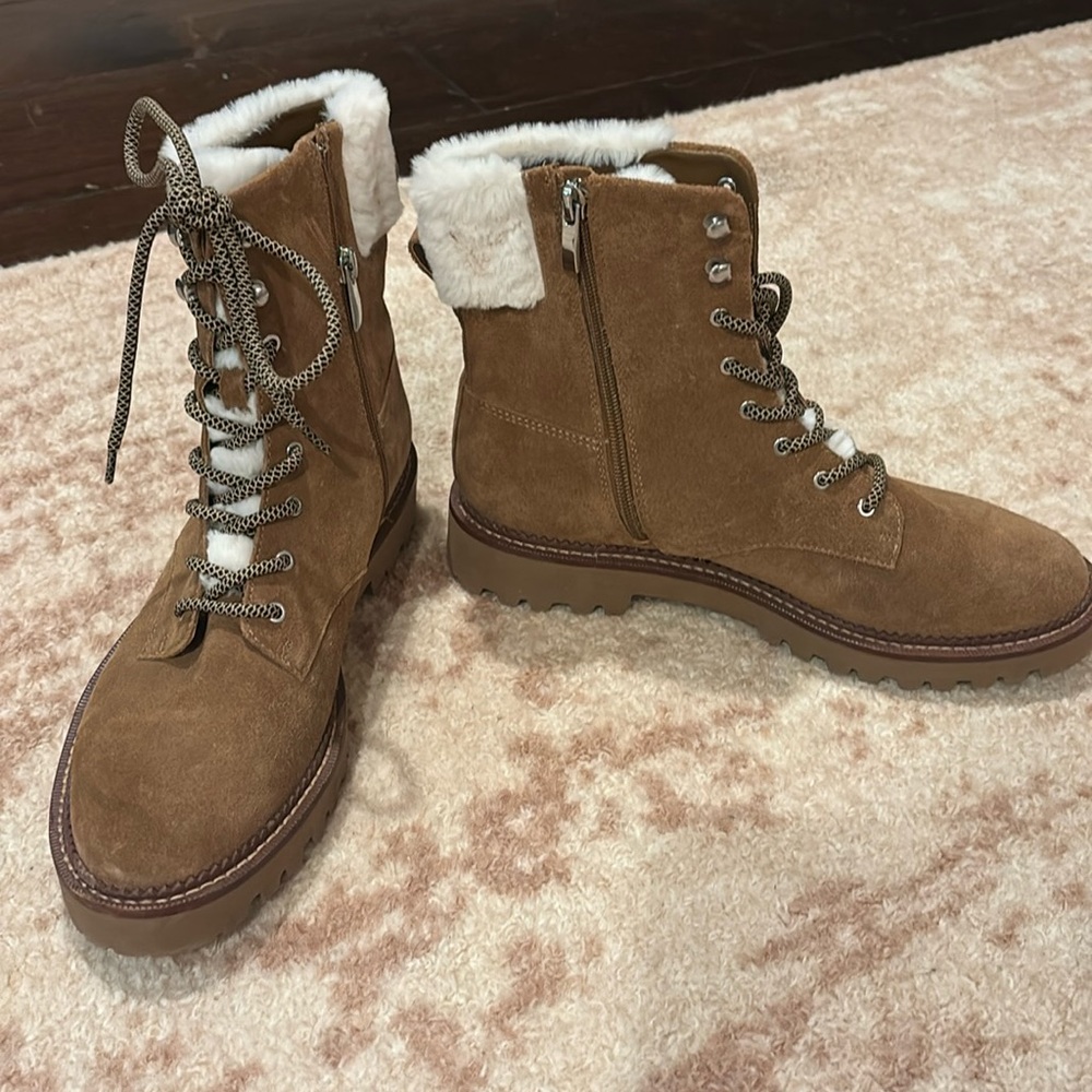 Saks Fifth Avenue Women’s size 9 boots